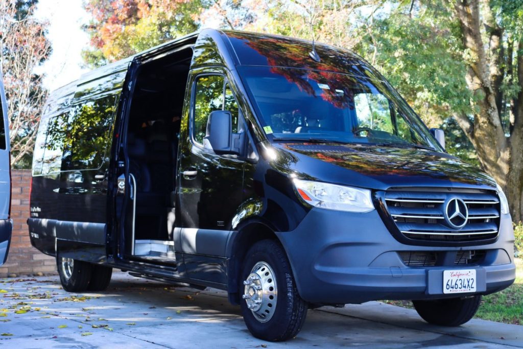 Black Sprinter 13 seats